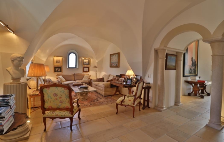 Laurent ALIAGA L'Expert Immobilier : Domain / Estate | GORDES (84220) | 649 m2 | 12 750 000 € 