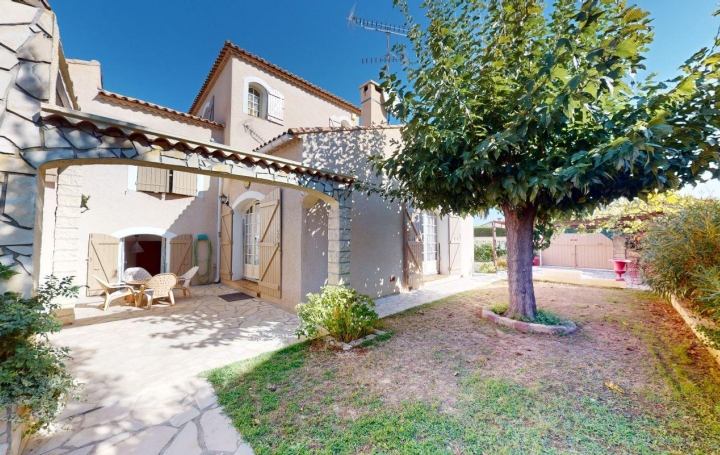 Villa LE CRES 215 m2 648 000 € Villa LE CRES 215 m2 648 000 €